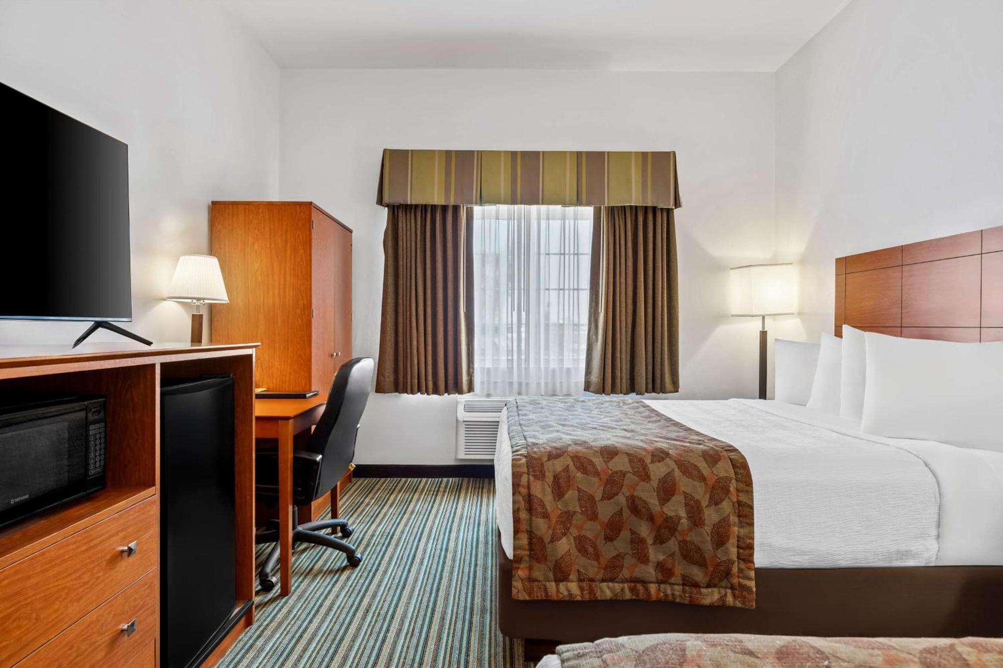 Best Western Liberty Inn Delano Exterior photo